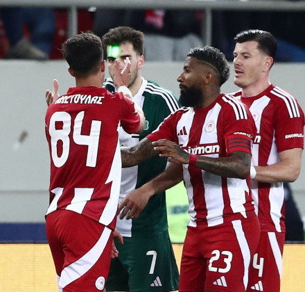 Το παρασκήνιο μιας χειραψίας: Από πότε γνωρίστηκαν και έγιναν φίλοι Ιωαννίδης και Κωστούλας