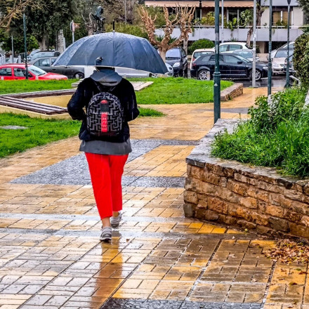 Δεν ξεμπερδέψαμε με την κακοκαιρία: Πλησιάζει νεα «πολική αέρια μάζα» και φέρνει χειμωνιά