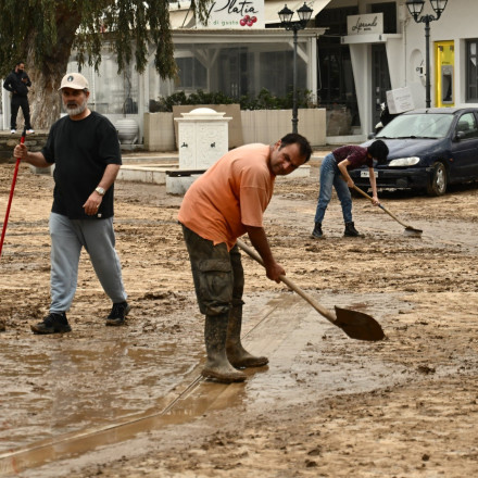 Μύκονος και Πάρος: Αγώνας δρόμου για την αποκατάσταση των ζημιών πριν το Πάσχα