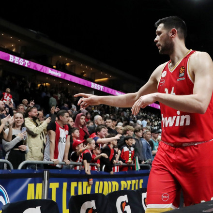 Ο Κώστας Παπανικολάου «έχασε» τον παππού του μία ημέρα πριν την Άλμπα αλλά αγωνίστηκε κανονικά [Vid]