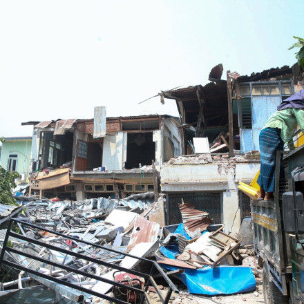 Μιανμάρ: Προσωρινή κατάπαυση του πυρός από τη χούντα στον απόηχο του μεγάλου σεισμού