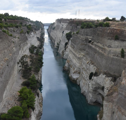 Μυστήριο με πτώμα γυναίκας που επέπλεε στα νερά του Ισθμού της Κορίνθου Μυστήριο με πτώμα γυναίκας που επέπλεε στα νερά του Ισθμού της Κορίνθου