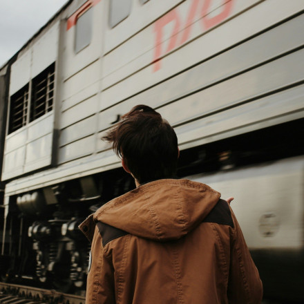 Ανήλικος παράτησε το σπίτι του, μένει 2 χρόνια σε τρένα και σαρώνει στα social - «Έψαχνα ελευθερία»