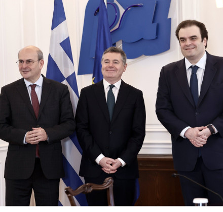 Χατζηδάκης για δηλώσεις Ντόναχιου: Οι Ευρωπαίοι προφανώς δεν συνωμότησαν υπέρ της ελληνικής κυβέρνησης Χατζηδάκης για δηλώσεις Ντόναχιου: Οι Ευρωπαίοι προφανώς δεν συνωμότησαν υπέρ της ελληνικής κυβέρνησης