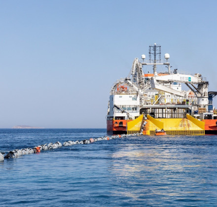 Καλώδιο Ελλάδας–Κύπρου: Ο ΑΔΜΗΕ διαψεύδει εκβιασμούς – Ολοκληρώθηκε η έκτακτη σύσκεψη στο Μαξίμου