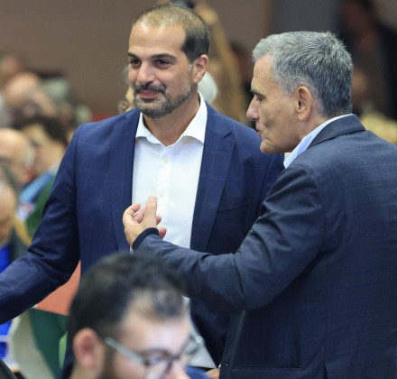 «Πονοκέφαλο» σε ΣΥΡΙΖΑ και Νέα Αριστερά προκαλεί η «καρικατούρα» Τσακαλώτου - Σακελλαρίδη «Πονοκέφαλο» σε ΣΥΡΙΖΑ και Νέα Αριστερά προκαλεί η «καρικατούρα» Τσακαλώτου - Σακελλαρίδη