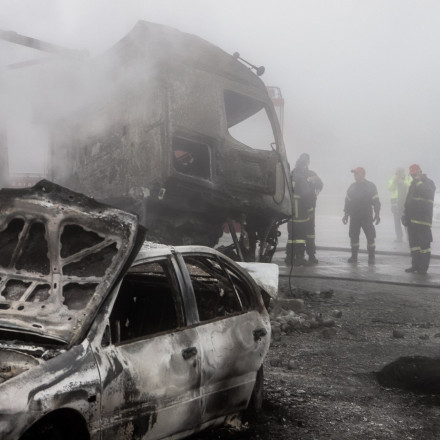 Βίντεο ντοκουμέντο από το τροχαίο στον Πολύμυλο: Η νταλίκα καρφώθηκε στο ΙΧ του ζευγαριού που κάηκε