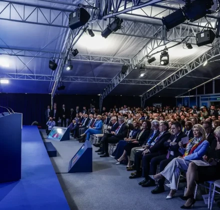 Οι Δελφοί ως Παγκόσμιος Διάλογος: Από την Ελλάδα στον κόσμο της αλλαγής Οι Δελφοί ως Παγκόσμιος Διάλογος: Από την Ελλάδα στον κόσμο της αλλαγής
