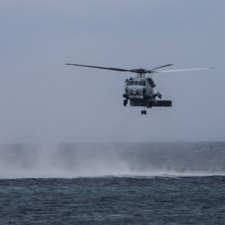 Βίντεο με ελικόπτερο του ΠΝ σε αεροδιακομιδή ασθενούς από τουρκικό πλοίο