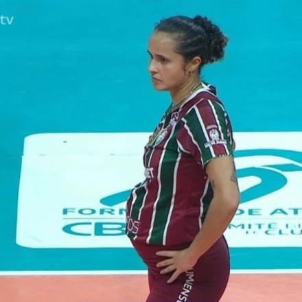 Βόλεϊ: Αθλήτρια της Φλουμινένσε αγωνίστηκε στον 5ο μήνα εγκυμοσύνης!