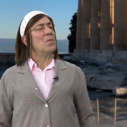 MITSI VAR: Η Λίνα Μενδώνη γειώνει τον Λάνθιμο για την Ακρόπολη