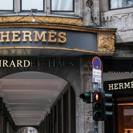 Η Louis Vuitton χάνει την πρωτιά στην πολυτέλεια - Ο οίκος Hermès στην κορυφή