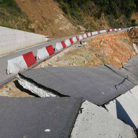Λάρισα: Εισαγγελική έρευνα για τον δρόμο που τον πήρε ο γκρεμός