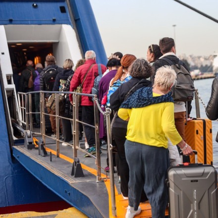 Έξοδος Πάσχα 2025: Αδειάζει η Αθήνα - Αναχωρούν με κάθε μέσο οι πολίτες