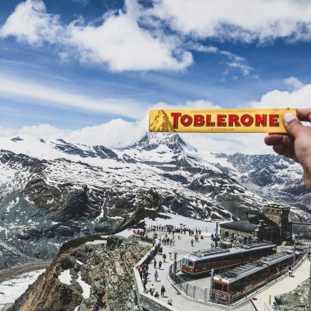 Ιστορική απόφαση για την εμβληματική σοκολάτα Toblerone - Η αλλαγή που φέρνει τα «πάνω κάτω»