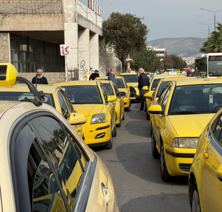 Απεργία ταξί «πράξη δεύτερη» - Πορεία στο υπουργείο Μεταφορών Απεργία ταξί «πράξη δεύτερη» - Πορεία στο υπουργείο Μεταφορών
