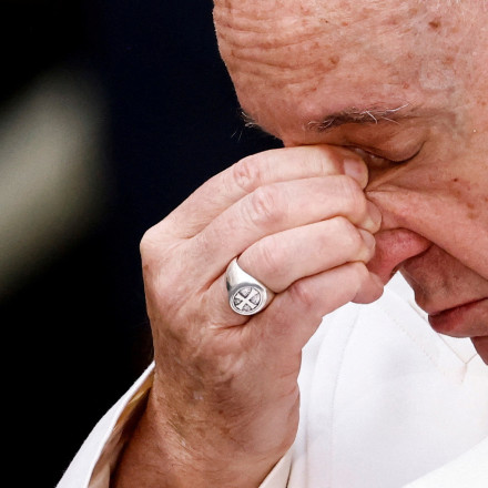 Το «δαχτυλίδι του Αλιέα» έσπασε - Το Βατικανό κατέστρεψε τη σφραγίδα του Πάπα Φραγκίσκου