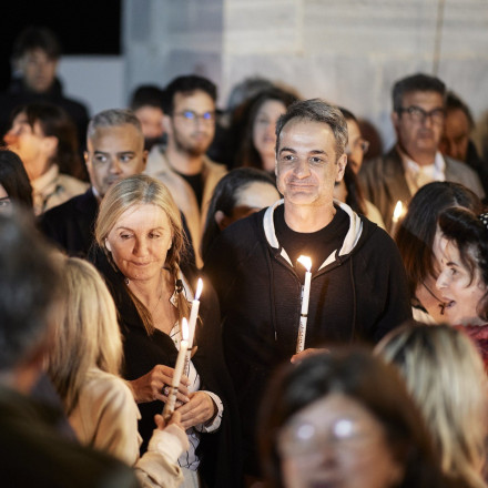 Ο Κυριάκος Μητσοτάκης στην Αναστάσιμη Θεία Λειτουργία στην Τήνο