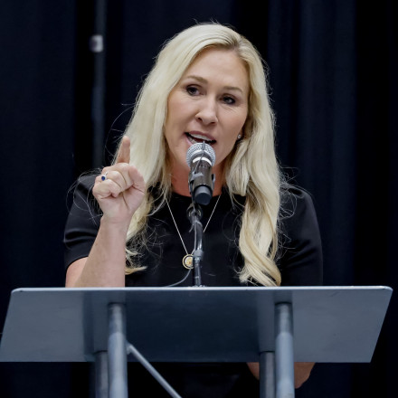 Αινιγματικό μήνυμα από Αμερικανίδα βουλευτή μετά τον θάνατο του Πάπα Φραγκίσκου: «Το κακό νικήθηκε»