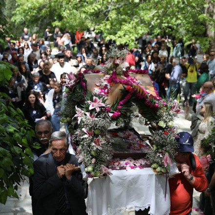 Με ξαστεριά η περιφορά του Επιταφίου - Έως 26 βαθμούς ο υδράργυρος την Κυριακή του Πάσχα