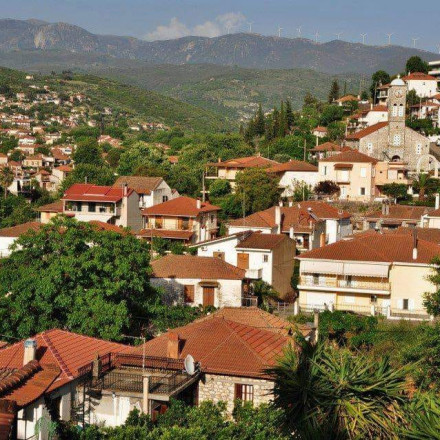 Το θαύμα του Ευπαλίου: Ένα μικρό χωριό της Φωκίδας «γεννά» γιατρούς σε αριθμούς που εντυπωσιάζουν