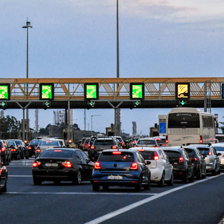 Όταν επιστρέφεις σπίτι μετά το Πάσχα: Απίστευτο βίντεο από drone με την κίνηση στην εθνική οδό