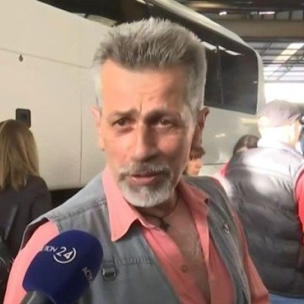«Πάμε να μας κεράσουνε, γιατί...» - Επική ατάκα «τζαμπατζή» ταξιδιώτη για το Πάσχα στο χωριό