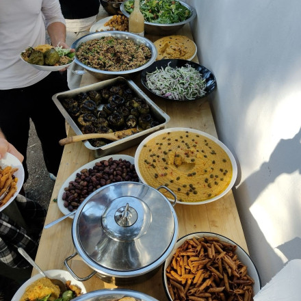 Vegan Πάσχα: Αντί για οβελία, «μανιταρίτσα» και τζατζίκι από γιαούρτι σόγιας