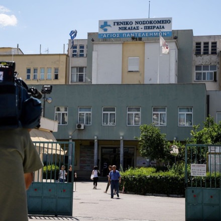 Τραγωδία στη Νίκαια: Τραυματιοφορέας πέθανε μεταφέροντας ασθενή στα επείγοντα του νοσοκομείου