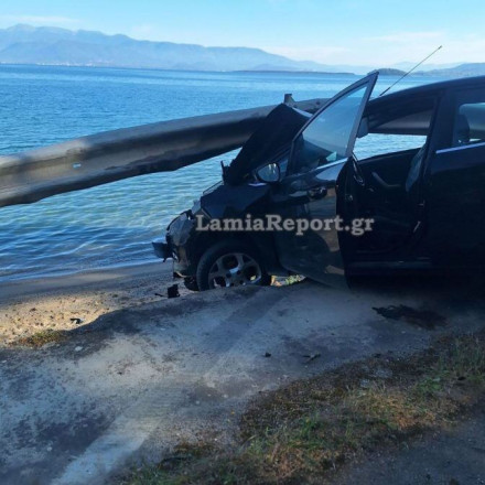 Σοβαρό τροχαίο στη Λαμία: Αυτοκίνητο προσέκρουσε στα κιγκλιδώματα - Για λίγο δεν βρέθηκε στη θάλασσα