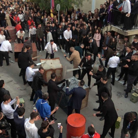 Ζάκυνθος: Το εκκωφαντικό έθιμο για την πρώτη Ανάσταση