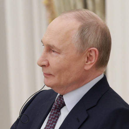 «Ξενάγηση» στο χρυσό διαμέρισμα του Βλαντίμιρ Πούτιν - Από εξωτικά φυτά μέχρι πορτρέτα αυτοκρατόρων