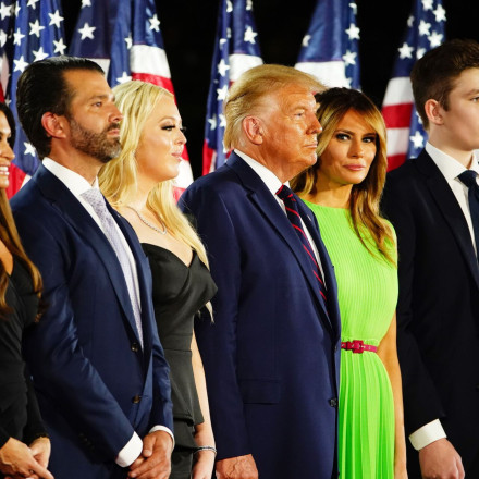 «Ορισμός του American Dream» - Ευχές γενεθλίων από Κίμπερλι σε Μελάνια με το «She's a lady»