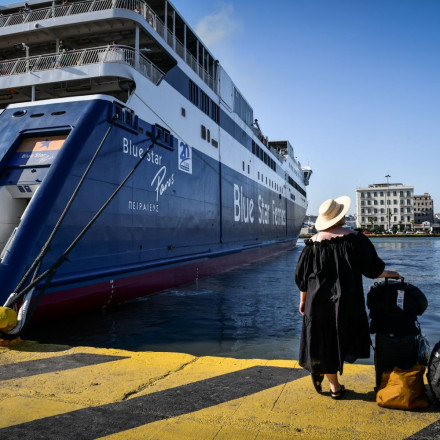 Λήξη συναγερμού στον Πειραιά μετά το τηλεφώνημα για βόμβα στο Blue Star 1