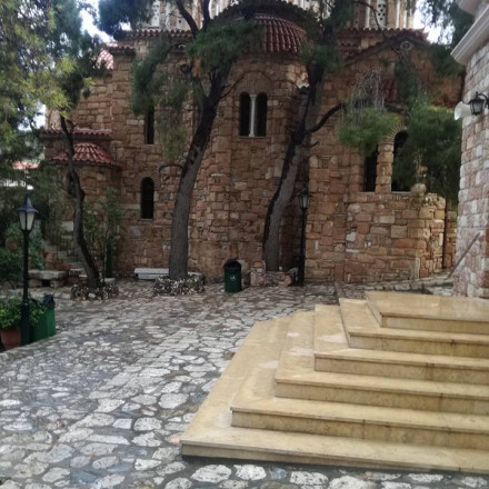 Νέα Μάκρη: Ο δρόμος προς τον Άγιο Εφραίμ, το πνευματικό στολίδι της Ανατολικής Αττικής