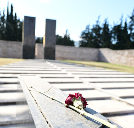 Τι συνέβη στην Καισαριανή την Πρωτομαγιά του 1944 - Η εκτέλεση των 200 πατριωτών από τους Ναζί Τι συνέβη στην Καισαριανή την Πρωτομαγιά του 1944 - Η εκτέλεση των 200 πατριωτών από τους Ναζί