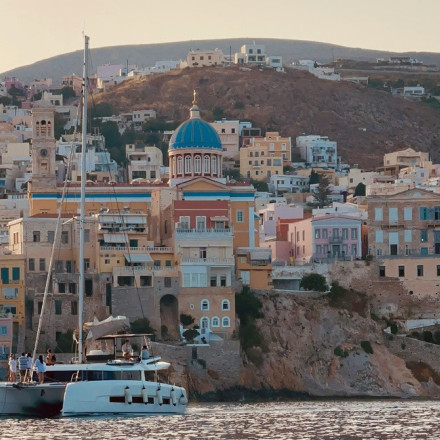 Η Σύρος επανασυστήνεται: Προορισμός με ταυτότητα, πολιτισμό και ποιότητα εμπειρίας