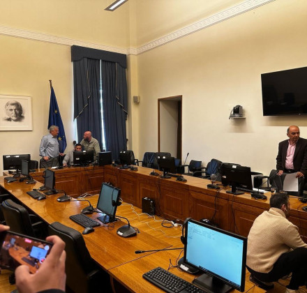 Τέμπη: Τσακώνονται στα τηλεπαράθυρα οι βουλευτές αλλά ελάχιστοι πήγαν να διαβάσουν τη δικογραφία Τέμπη: Τσακώνονται στα τηλεπαράθυρα οι βουλευτές αλλά ελάχιστοι πήγαν να διαβάσουν τη δικογραφία