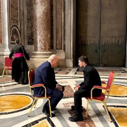 Συνάντηση Τραμπ - Ζελένσκι πριν από την κηδεία του Πάπα - Λ. Οίκος: Είχαν «εποικοδομητική» συζήτηση