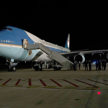 Στη Σούδα το Air Force 1 - Όταν ο Τραμπ έμεινε για δυο ώρες στα Χανιά