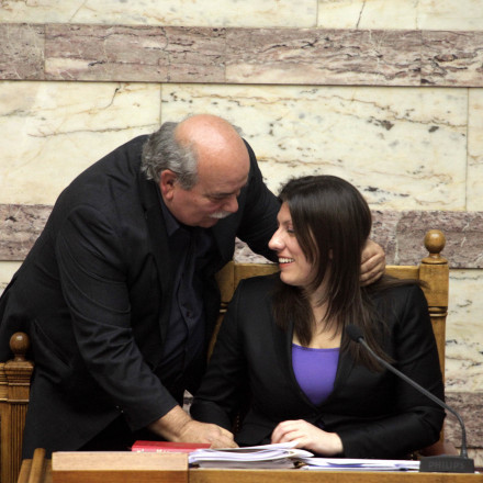 «Θου Κύριε...»: Μεγαλοπρεπές «άδειασμα» Βούτση στην παλιά συντρόφισσα Ζωή