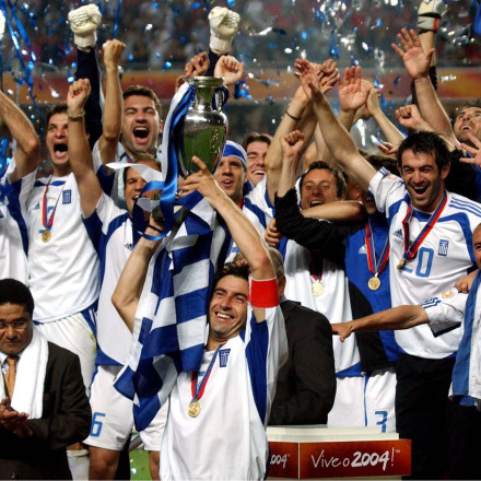 Πώς το Euro 2004 έστειλε 21 χρόνια μετά Cosmote - Vodafone στα «δικαστήρια» των διαφημιστών