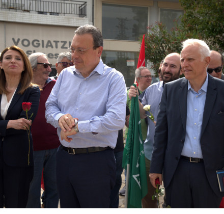 Κασιμάτη - Ραγκούσης: Μαζί δίπλα στον Φάμελλο αλλά δεν αντάλλαξαν ούτε... «καλημέρα» Κασιμάτη - Ραγκούσης: Μαζί δίπλα στον Φάμελλο αλλά δεν αντάλλαξαν ούτε... «καλημέρα»