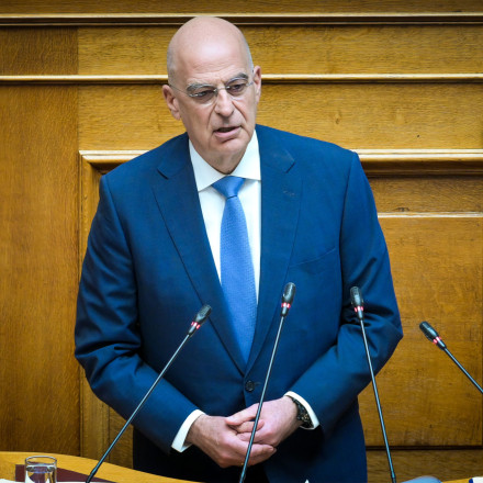 Δένδιας: «Οι Ένοπλες Δυνάμεις προστατεύουν την εθνική κυριαρχία, δεν διαπραγματεύονται»