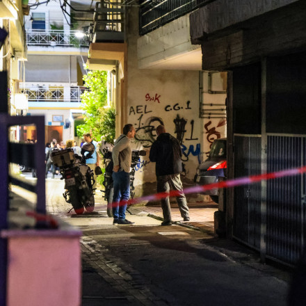 «Έσταζε αίμα από το πάπλωμα»: Μαρτυρίες σοκ από τη φρικτή μητροκτονία στη Λάρισα