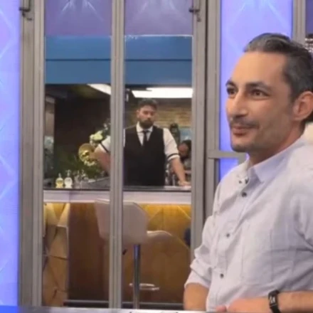 Συγκλόνισε παίκτης στο First Dates: «Μου έσπασαν με μπαστούνι το κεφάλι, έβγαλαν το 1/3 του μυαλού»