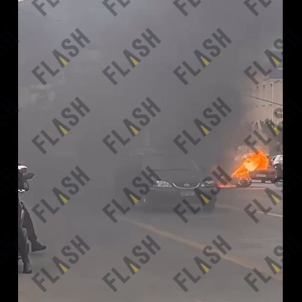 Αναστάτωση στους Αμπελόκηπους: Μηχανή «λαμπάδιασε» στη μέση του δρόμου