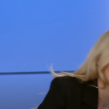 Σοκ στον «αέρα»: Πρώην αξιωματούχος της κυβέρνησης Τραμπ λιποθύμησε σε ζωντανή εκπομπή του Fox News