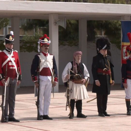 Κάτι τύποι με επιβλητικές στολές που με εντυπωσίασαν...