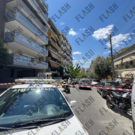 Τραγωδία στη Νέα Σμύρνη: Σε κατ' οίκον περιορισμό με βραχιολάκι ο 71χρονος που σκότωσε τον γιο του